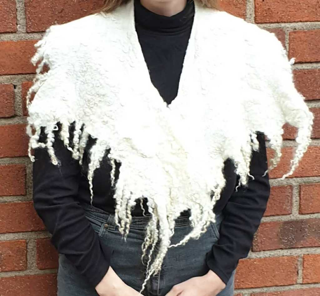 Sjal med Teeswaterlockar